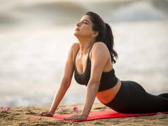 Sakshi Agarwal pics: பீச்சில் யோகா கற்றுக்கொடுக்கும் சாக்‌ஷி அகர்வால்.. அசத்தல் போட்டோஸ்..!