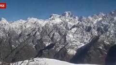 Snowfall In Uttarakhand: Auli में मौसम हुआ साफ, बर्फबारी का लुफ्त उठा रहे सैलानी| Hindi News