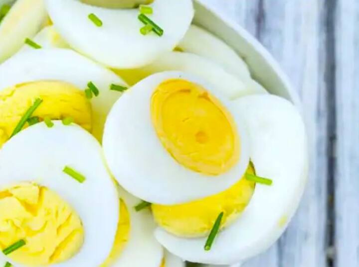 ਹਰ ਰੋਜ਼ ਅੰਡੇ ਖਾਣ ਨਾਲ ਸਰੀਰ ਨੂੰ ਊਰਜਾ ਮਿਲਦੀ ਹੈ ਤੇ ਕਈ ਜ਼ਰੂਰੀ ਪੋਸ਼ਕ ਤੱਤ ਵੀ ਪੂਰੇ ਹੁੰਦੇ ਹਨ। ਅੰਡੇ 'ਚ ਓਮੇਗਾ-3 ਫੈਟੀ ਐਸਿਡ ਵੀ ਕਾਫੀ ਮਾਤਰਾ 'ਚ ਪਾਇਆ ਜਾਂਦਾ ਹੈ।