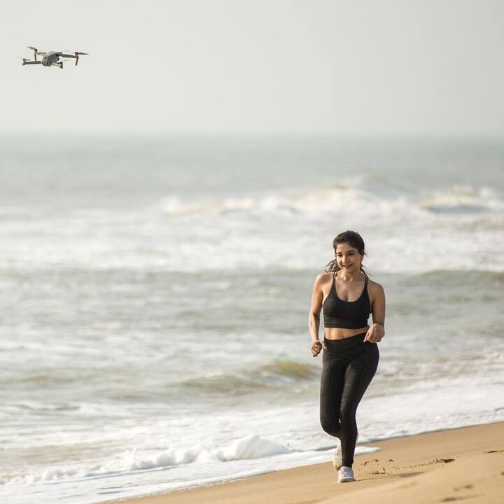 கண்ணோரமா சிறு கண்ணீரும் தான் இல்லாத வாழ்க்கைய நான் காட்டுறேன்