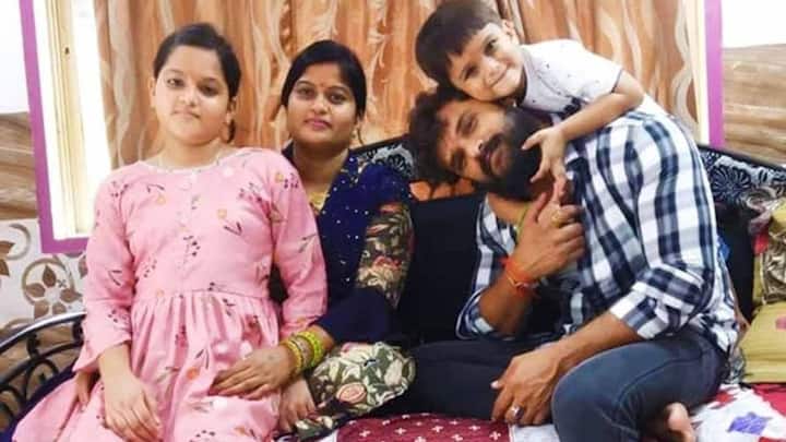 खेसारी और चंदा की शादी साल 2006 में हुई थी और अब वो दोनों एक बेटा और एक बेटी के माता-पिता हैं.