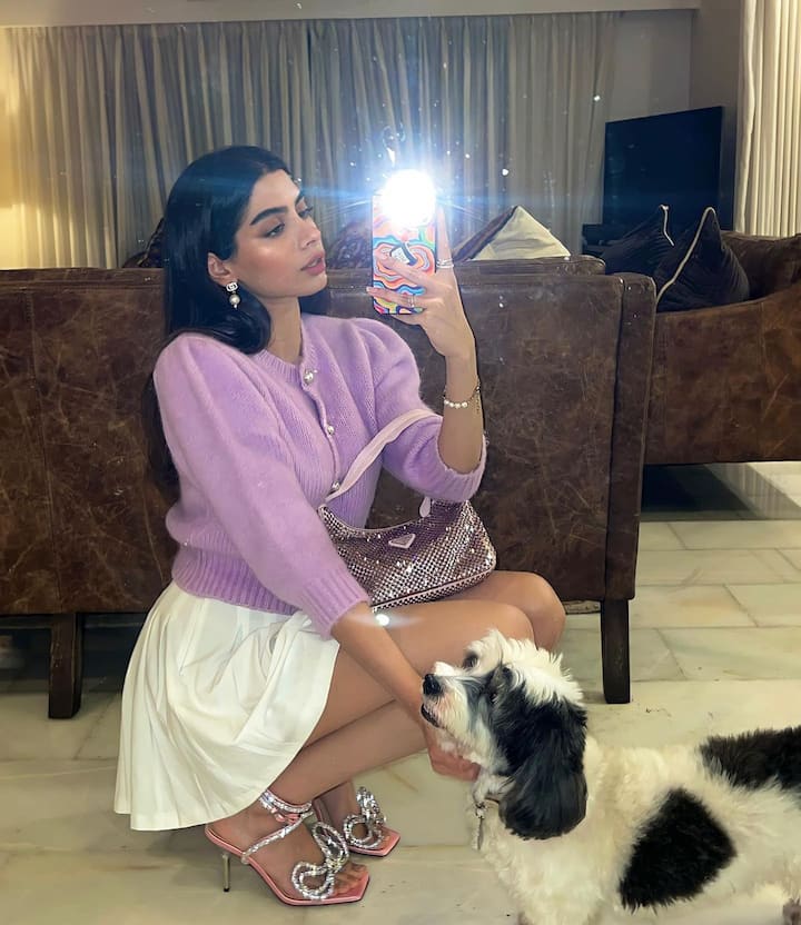 आपल्या लूक, स्टाइल आणि फॅशनामुळे खुशी नेहमीच चर्चेत असते. (Photo Credit : instagram @khushi05k)