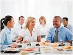 Omicron Variant Alert: Covid-19 के दौरान Office के Cafeteria में लंच करते समय इन बातों का रखें ध्यान, नहीं होंगे संक्रमित