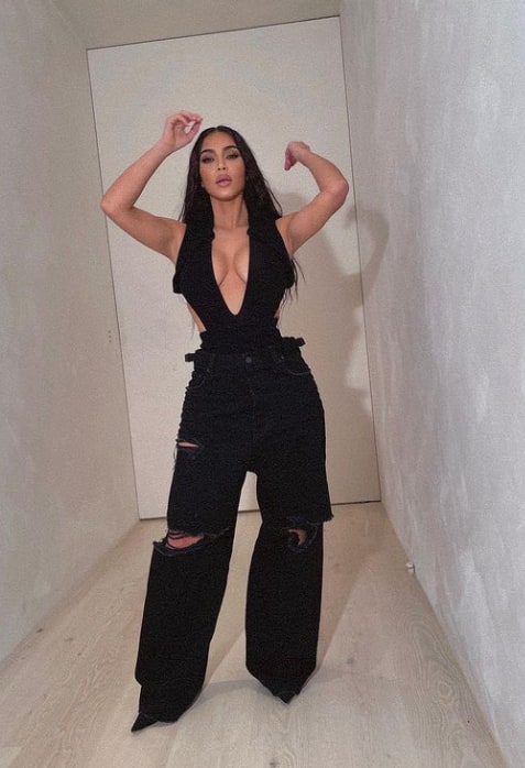 Reality TV star and makeup mogul Kim Kardashian shared a series of sexy new pics on Instgaram showing off a plunging black bodysuit and on-trend wide leg distressed black jeans.
