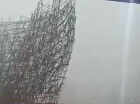 Karimnagar Cutout: కరీంనగర్ లో భారీ వర్షం...ఈదురుగాలులకు కూలిన భారీ కటౌట్..!