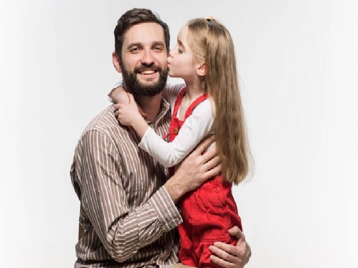 इस पॉलिसी का नाम है एलआईसी कन्यादान योजना (LIC Kanyadan Policy). इस योजना में हर दिन आपको केवल 121 रुपये खर्च करने होगें. यह निवेश आपको बेटी के शादी के वक्त करीब 27 लाख रुपये तक देगा. यह स्पेशल पॉलिसी बेटीयों की शादी के खर्चे के लिए बनाई गई है. (PC: Freepik)