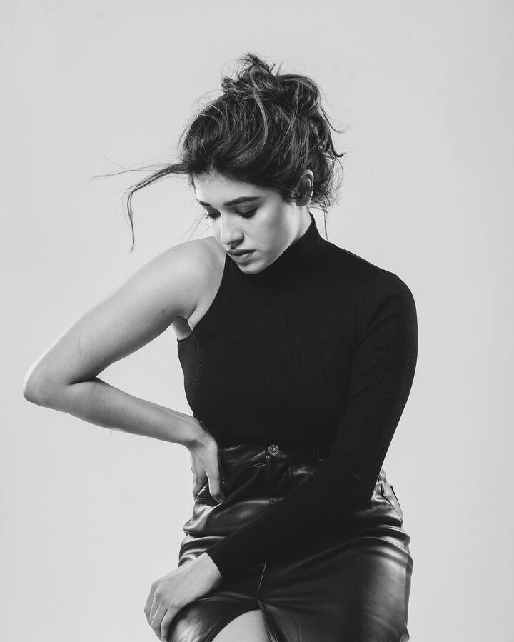 अभिनेत्री असण्यासोबतच ती एक उत्तम नृत्यांगनादेखील आहे.  (photo:sanskruti_balgude_official/ig)