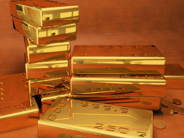 Gold Silver Price Today 2 february 2022 know rates in your city Telangana Hyderabad Andhra Pradesh Amaravati Gold-Silver Price: పసిడి ప్రియులకు కాస్త ఊరట.. తగ్గిన పసిడి ధర, వెండి మాత్రం పైపైకి.. నేటి ధరలు ఇవీ..