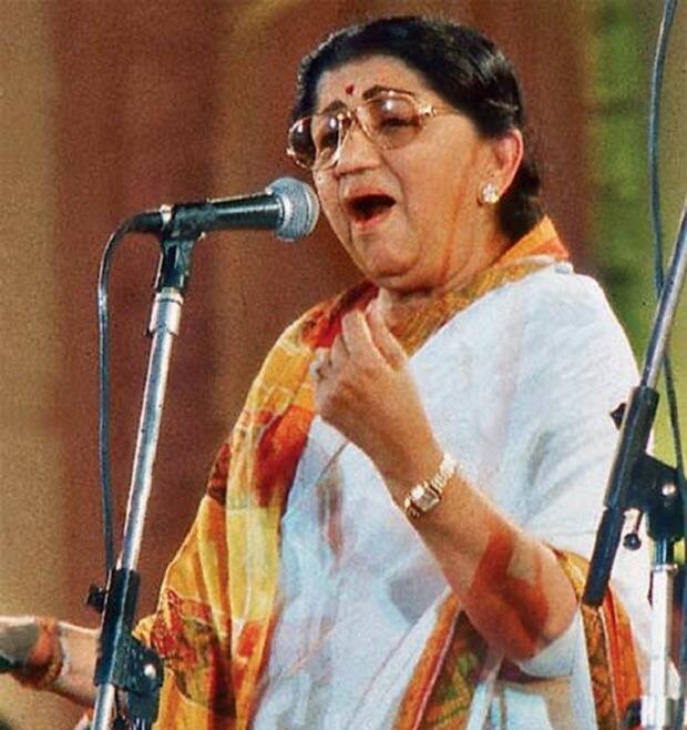 कुमारी लता दीनानाथ मंगेशकर का जन्म 28 सितम्बर, 1929 इंदौर, मध्यप्रदेश में हुआ था.उनके पिता दीनानाथ मंगेशकर एक कुशल रंगमंचीय गायक थे. दीनानाथ जी ने लता को तब से संगीत सिखाना शुरू किया, जब वे पांच साल की थी. उनके साथ उनकी बहनें आशा, ऊषा और मीना भी सीखा करतीं थीं. लता 'अमान अली ख़ान साहिब' और बाद में 'अमानत ख़ान' के साथ भी पढ़ीं.