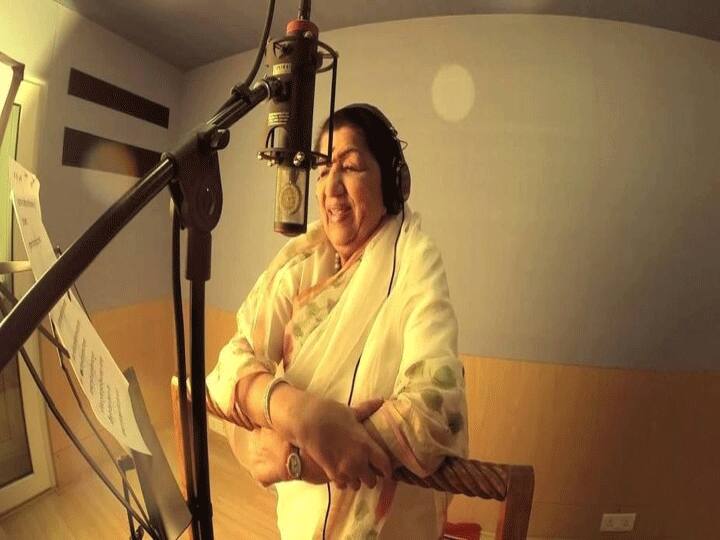 Lata Mangeshkar Songs 'Ajib Dastan Hai Yeh' to 'Ek Pyaar Ka Nagma', 10 Evergreen Songs of Lata Mangeshkar Lata Mangeshkar Songs : 'अजीब दास्तां है ये' ते 'एक प्यार का नगमा', लता मंगेशकरांची 10 सदाबहार गाणी