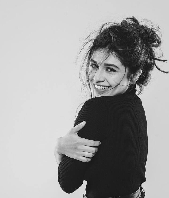 सोशल मीडियावर संस्कृतीचा चाहता वर्ग प्रचंड मोठा आहे.  (photo:sanskruti_balgude_official/ig)