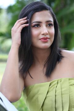 Niviksha Naidu Phots: ఇలాంటి సినిమా చేయడం చాలా కష్టం..అందరి సపోర్ట్ కావాలంటున్న నివిక్షా నాయుడు..