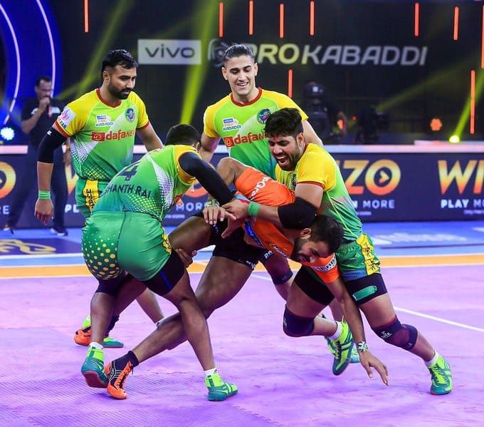 pro kabaddi league season 8 sports patna pirates beats u mumba neeraj kumar monu goyat abhishek singh prashanth rai Pro Kabaddi League 2021-22: पांच सालों के बाद यू मुंबा को हराकर अंक तालिका में शीर्ष पर पहुंची पटना पायरेट्स