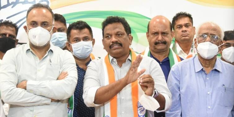 Goa Polls 2022: Michael Lobo along with his wife Delilah Lobo joined the Congress party in Panaji Goa Polls 2022: গোয়া বিজেপি-তে ধস, সস্ত্রীক কংগ্রেসে যোগ দিলেন লোবো