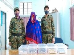 Bihar Crime: मुंगेर में पुलिस ने 'रिवॉल्वर रानी' को किया गिरफ्तार, हथियार का जखीरा देख चौंक गए सिपाही