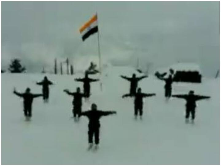 Watch: भारतीय सेना के जवानों ने बर्फ से ढके जम्मू-कश्मीर में किया 'खुकुरी डांस', यूजर्स बोले- जज्बे को सलाम Indian Army jawans performed Khukuri Dance in snow-covered Jammu Kashmir Watch: भारतीय सेना के जवानों ने बर्फ से ढके जम्मू-कश्मीर में किया 'खुकुरी डांस', यूजर्स बोले- जज्बे को सलाम