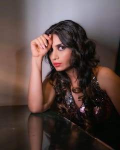 TMKOC: तारक मेहता का उल्टा चश्मा की इस एक्ट्रेस ने काउच पर बैठ कराया अब तक का सबसे सिजलिंग फोटोशूट, तस्वीरें देख फैंस के उड़े होश