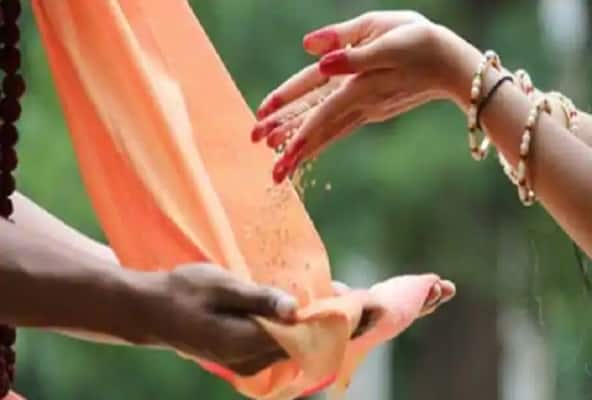 Makar Sankranti 2022 sun transit in Capricorn know horoscope and donation of all zodiac signs Makar Sankranti 2022 : મકર સંક્રાંતિના દિવસે આપની રાશિ મુજબ આ વસ્તુનું કરો દાન, રહેશે ફળદાયી