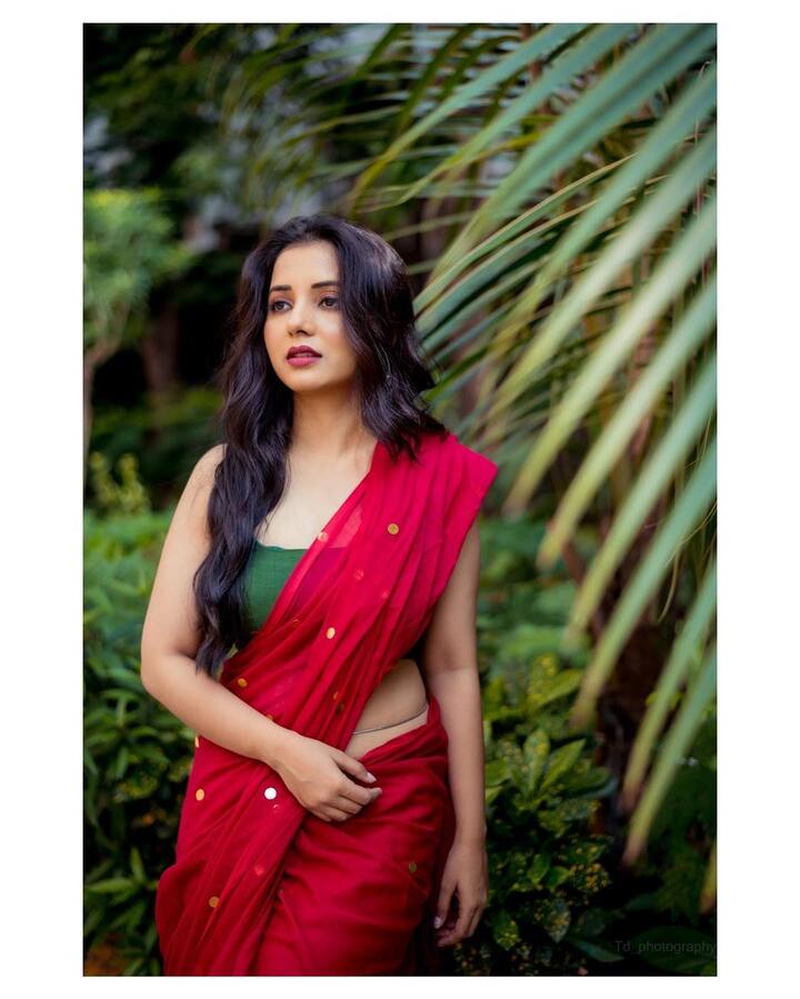 अनेक वेळा ती सोशल मीडियावर तिचे फोटो शेअर करत असते.  (all photo credit:sayali_sanjeev_official/ig)