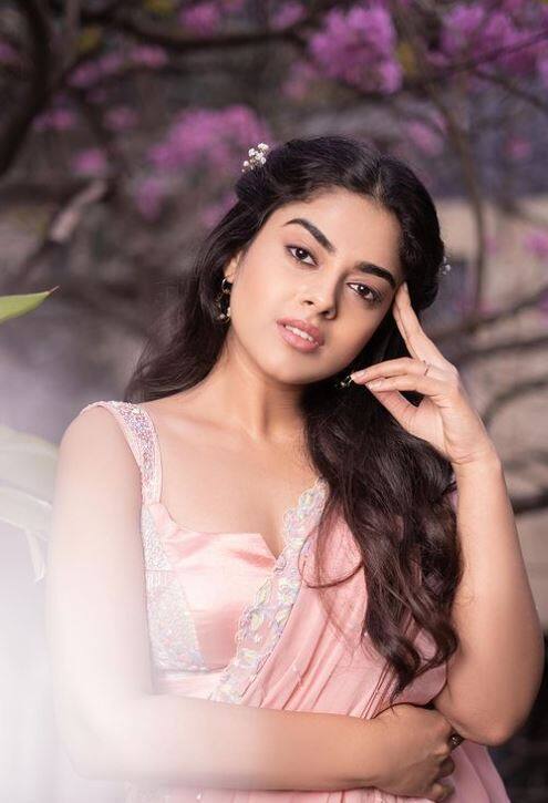 நீல மழைச்சாரல் தென்றல் நெசவு நடத்துமிடம்