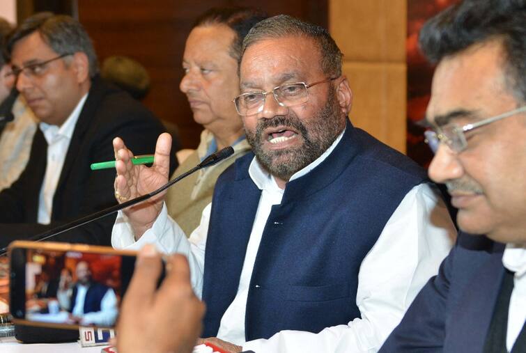 स्वामी प्रसाद मौर्य का इस्तीफा: Amit Shah के प्लान पर शुरू हुआ डेमैज कंट्रोल, क्या बागियों को मना पाएगी BJP? Swami Prasad Maurya quits BJP: Damage control started on Amit Shah's plan, will BJP be able to convince the rebels? स्वामी प्रसाद मौर्य का इस्तीफा: Amit Shah के प्लान पर शुरू हुआ डेमैज कंट्रोल, क्या बागियों को मना पाएगी BJP?