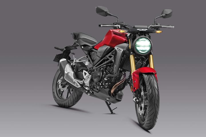 Honda CB300R आज इंडियन मार्केट में वापस आ गई है. अब इसे भारत में नए BS-VI मानकों के साथ लॉन्च किया गया है. पिछले CB300R की तरह, इस अपडेटेड वर्जन को भी देश भर में Honda के BigWing और BigWing Topline आउटलेट्स के माध्यम से विशेष रूप से बेचा जाएगा.