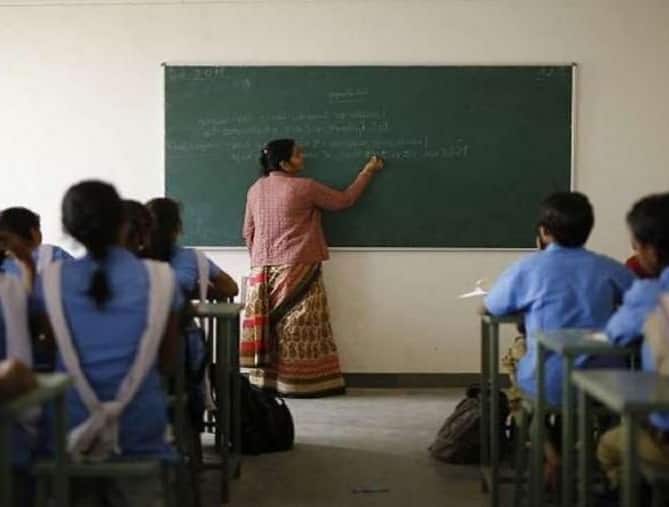 એક સાથે 32000 સરકારી પદો પર થશે ભરતી Rajasthan Teacher Recruitment: Apply for 32000 teacher posts; details here એક સાથે 32000 સરકારી પદો પર થશે ભરતી