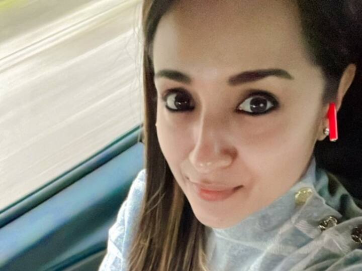 Actress Trisha is full happy as she tests negative for Covid 19 Trisha Covid: రిపోర్టులో 'నెగెటివ్'... ఫుల్ హ్యాపీగా త్రిష!