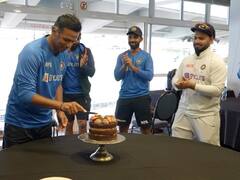 Rahul Dravid Birthday: टीम इंडिया ने कुछ ऐसे मनाया अपने कोच राहुल द्रविड़ का जन्मदिन, शमी ने शेयर की तस्वीरें
