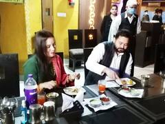 Tejashwi Yadav Rachel Photo: बिहार के ‘एफिल टावर’ पर पत्नी संग पहुंचे तेजस्वी, खाने-पीने के बाद कराया फोटो शूट, देखें तस्वीरें