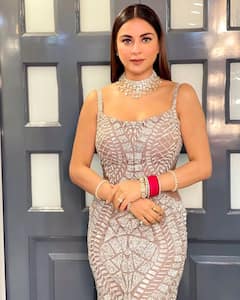 PHOTO : श्रद्धा आर्याचा क्लासी लूक सोशल मीडियावर व्हायरल!