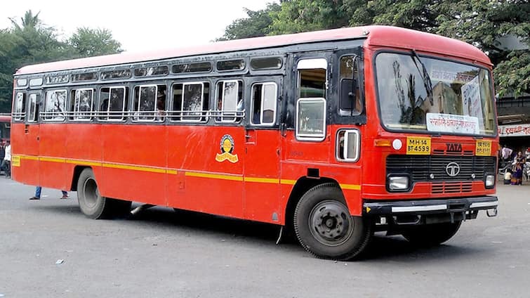 ST strike Ahmednagar district 9 Bus depot started but many employees are still on strike passengers are suffering अहमदनगर जिल्ह्यातील नऊ एसटी बस आगार सुरू, मात्र अनेक कर्मचारी संपावर ठाम