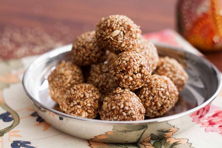 Makar Sankranti 2022 importance of Sesame Seeds get to know here Makar Sankranti 2022 : हिवाळ्यात तीळ खाल्याने 'हा' होईल लाभ