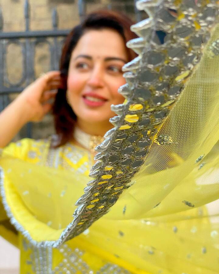 कोरोनाचा नवीन व्हेरियंट ओमायक्रॉनबाधितांमध्येही वाढ होत आहे. गेल्या काही दिवसांत बॉलिवूड मनोरंजन सृष्टीतील अनेक सेलिब्रिटींना कोरोनाची लागण झाली आहे. (photo:nehhapendse/ig)