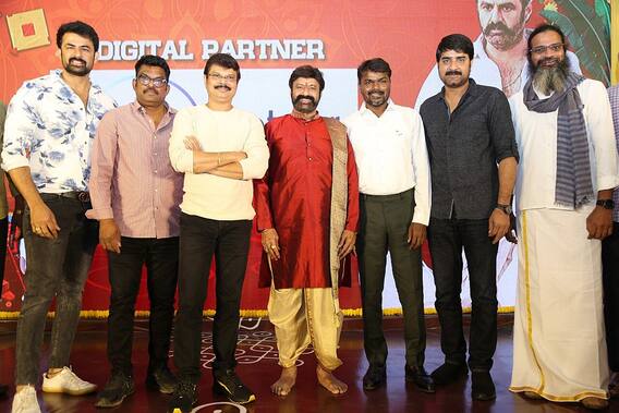 Akhanda Thanks Meet: 'అఖండ' థాంక్స్ మీట్ లో బాలయ్య.. ఫొటోలు అదుర్స్.. Akhanda Thanks Meet: 'అఖండ' థాంక్స్ మీట్ లో బాలయ్య.. ఫొటోలు అదుర్స్..