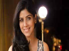 HBD Sakshi Tanwar : உள்ளம் கொள்ளை போகுதே...! ஹாப்பி பர்த்டே சாக்‌ஷி தன்வார்..!