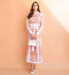 Nora Fatehi Photos: ਨੋਰਾ ਫਤੇਹੀ ਨੇ ਓਰੇਂਜ-ਵਾਇਟ ਡਰੈੱਸ 'ਚ ਸ਼ੇਅਰ ਕੀਤੀਆਂ ਤਸਵੀਰਾਂ