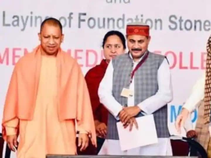 up assembly election 2022 yogi minister dara singh chauhan resigns UP Assembly Election 2022 : योगी आदित्यनाथ यांना आणखी एक धक्का