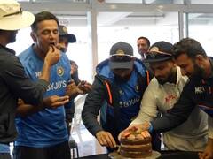 Rahul Dravid Birthday: टीम इंडिया ने कुछ ऐसे मनाया अपने कोच राहुल द्रविड़ का जन्मदिन, शमी ने शेयर की तस्वीरें