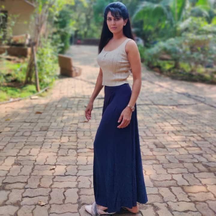 माधवी निमकर ही गेल्या अनेक वर्षांपासून चित्रपटसृष्टीत काम करतं आहे.