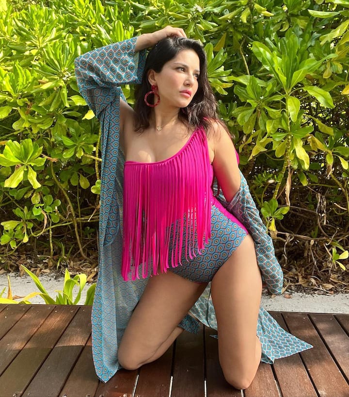 Her bikini looks are stylish and worth all the attention. She looks absolutely drool-worthy in this picture, dressed in a multi-coloured bikini.