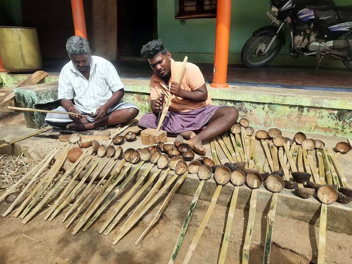 Preparation of  traditional agapai  for the Pongal festival is in full swing பொங்கலுக்கு தயாராகும் அகப்பைகள்...! பணம் வாங்காமல் தயாரிக்கும் தொழிலாளர்கள்