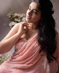 siddhi idnani pics: கீச்சு கீச் என்றது கிட்ட வா என்றது... சித்தி இத்னானியின் அழகு புகைப்படங்கள்..!