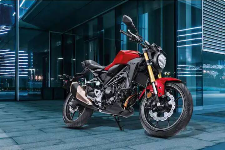 Honda CB300R-এ রয়েছে ডিজিটাল ইন্সট্রুমেন্ট ক্লাস্টার, চাঙ্কি ও পেশিবহুল জ্বালানি ট্যাঙ্ক, স্প্লিট সিট, LED টেললাইট, কনট্রাস্টিং   এক্সজস্ট, কালো অ্যালয় হুইল ও ইঞ্জিন ব্লক প্রটেক্টর। যা মোটরসাইকেলকে একটা প্রিমিয়াম লুক দেয়।