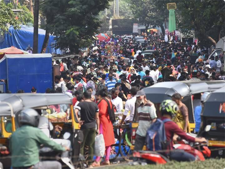 सरकार ने ये भी साफ़ कर दिया है कि कोरोना के ख़िलाफ़ बनी दवा Malnupiravir को कोरोना प्रोटोकॉल में शामिल नहीं किया गया है क्योंकि उसके इस्तेमाल में फ़ायदों से ज़्यादा नुकसान का अंदेशा है. देश में अभी कोरोना के एक्टिव मामलों की संख्या 9,55,319 है जबकि संक्रमण की दर 9.82 फ़ीसदी है.