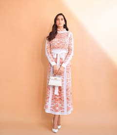 Nora Fatehi Photos: తేనెలోన నాని ఉన్న ద్రాక్షపళ్ళ గుత్తిలా మురిపిస్తోన్న మనోహరి