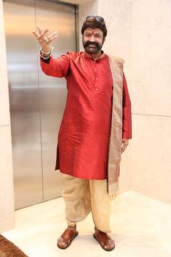 Akhanda Thanks Meet: 'అఖండ' థాంక్స్ మీట్ లో బాలయ్య.. ఫొటోలు అదుర్స్.. 