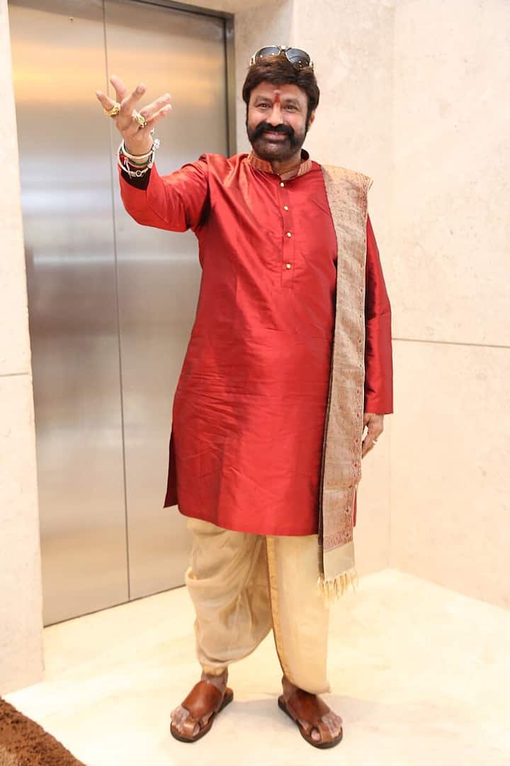 నందమూరి బాలకృష్ణ, బోయపాటి కాంబినేషన్ లో వచ్చిన సినిమా 'అఖండ'.