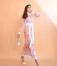 Nora Fatehi Photos: తేనెలోన నాని ఉన్న ద్రాక్షపళ్ళ గుత్తిలా మురిపిస్తోన్న మనోహరి