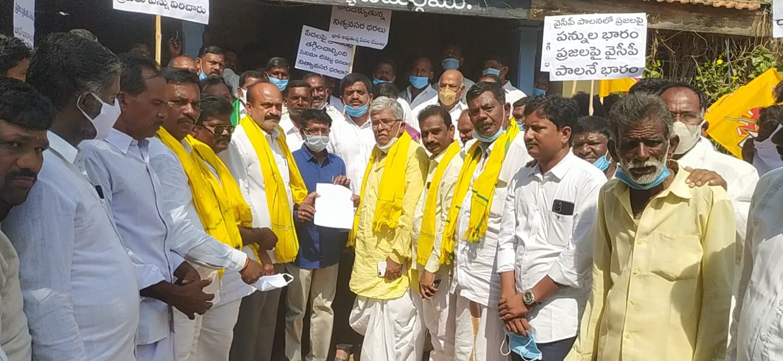 Anantapur TDP: అనంతపురం టీడీపీ నేతల్లో ఎన్నికల జోష్...  అధికార పార్టీతో ఢీ అంటే ఢీ అన్నట్లుగా రాజకీయాలు !